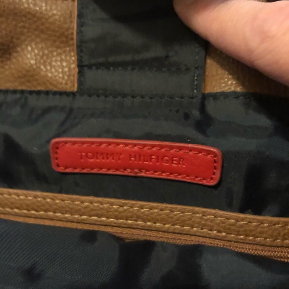 Tommy Hilfiger Tote//Purse - Picture 6 of 7